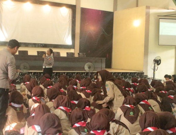 Polresta Sidoarjo Edukasi Pemanfaatan AI ke Pelajar